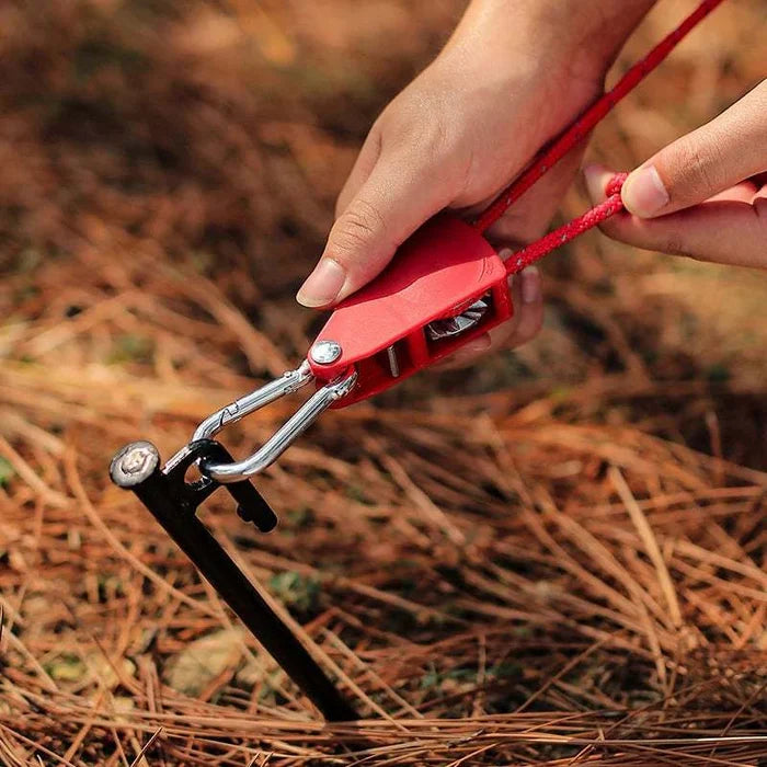 Säädettävät taljakoukut retkeilyyn